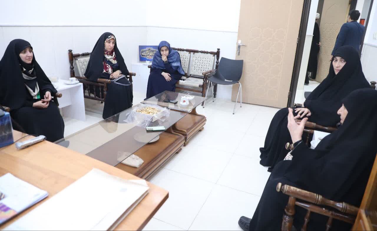 معاون امور زنان رئیس‌جمهور با بانو مجتهده صفاتی در قم دیدار کرد