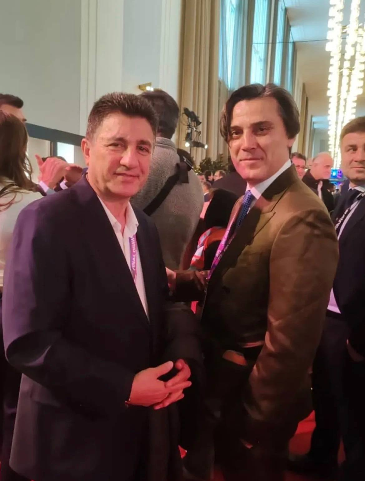 حضور قلعهنویی در محل برگزاری قرعهکشی جام جهانی + عکس