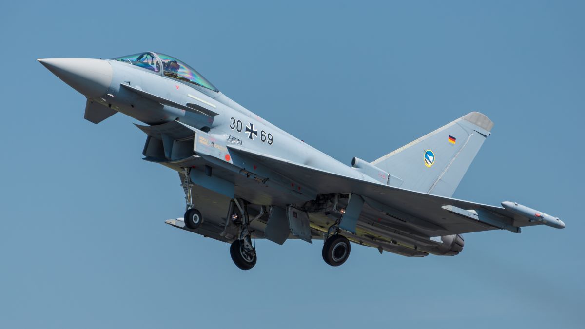 آلمان پنج جنگنده و ۱۵۰ پرسنل نظامی را به لهستان فرستاد