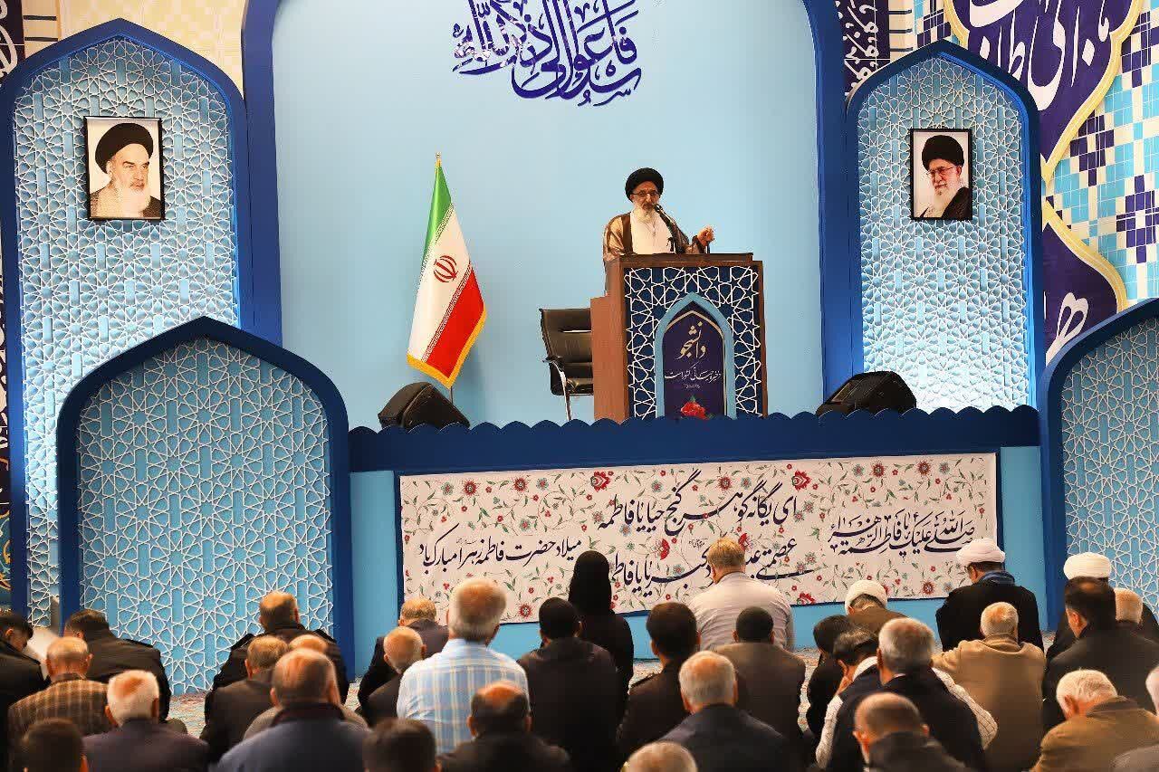 امام جمعه کرج :دانشجویان مؤذن جامعه و بازوی قدرتمند انقلاب اسلامی هستند