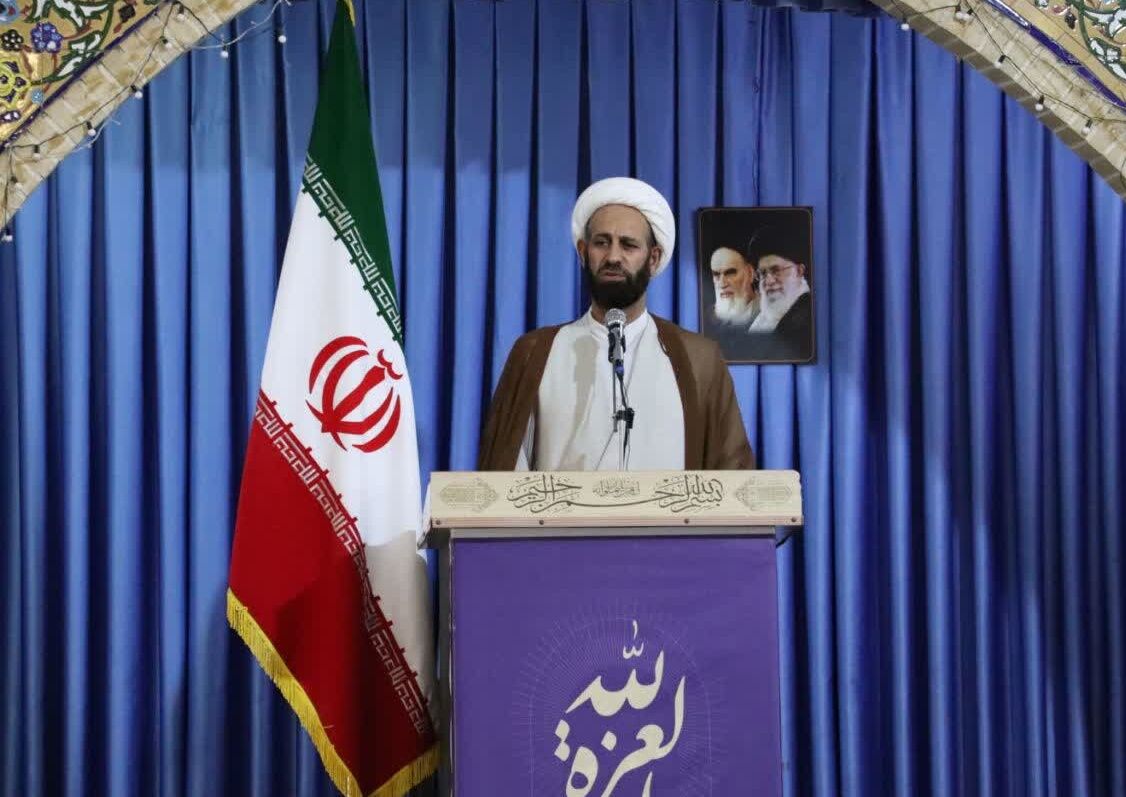 امام جمعه موقت خرم‌آباد: ملت‌های منطقه از ایستادگی ایران برابر مداخله‌گران الگو بگیرند