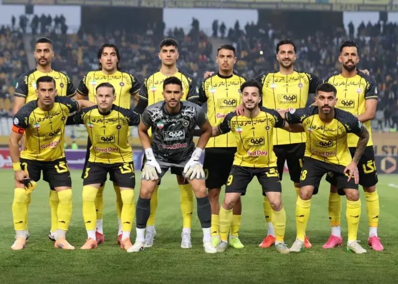 صدر جدول لیگ برتر فوتبال طلایی شد