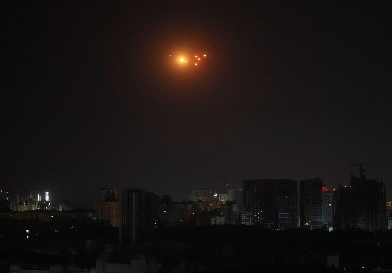 حملات پهپادی متقابل کی‌یف و مسکو/ راه‌آهن اوکراین هدف قرار گرفت