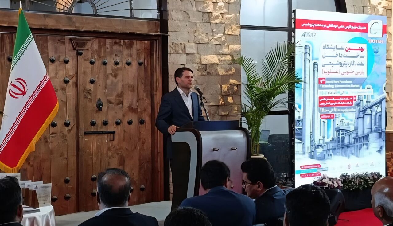 معاون وزیر نفت: ۹۵ درصد تجهیزات ثابت پتروشیمی در کشور تولید میشود معاون وزیر نفت: ۹۵ درصد تجهیزات ثابت پتروشیمی در کشور تولید میشود