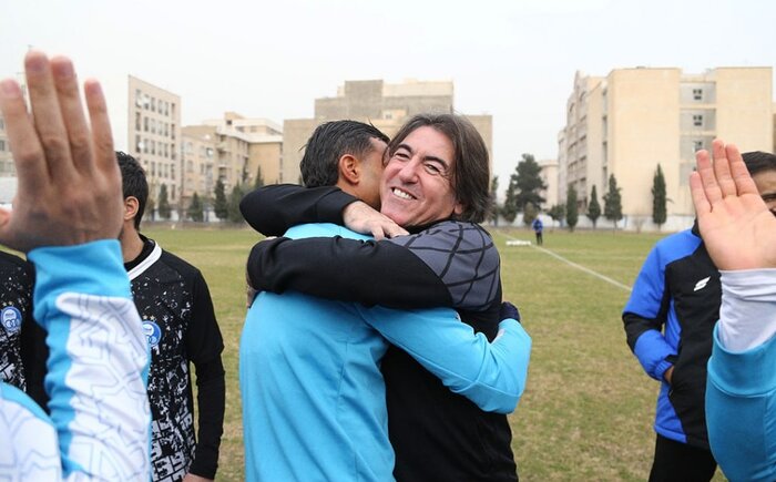 برخورد صمیمانه ساپینتو با رضاییان؛ حضور رامین در تمرین آبیها + عکس