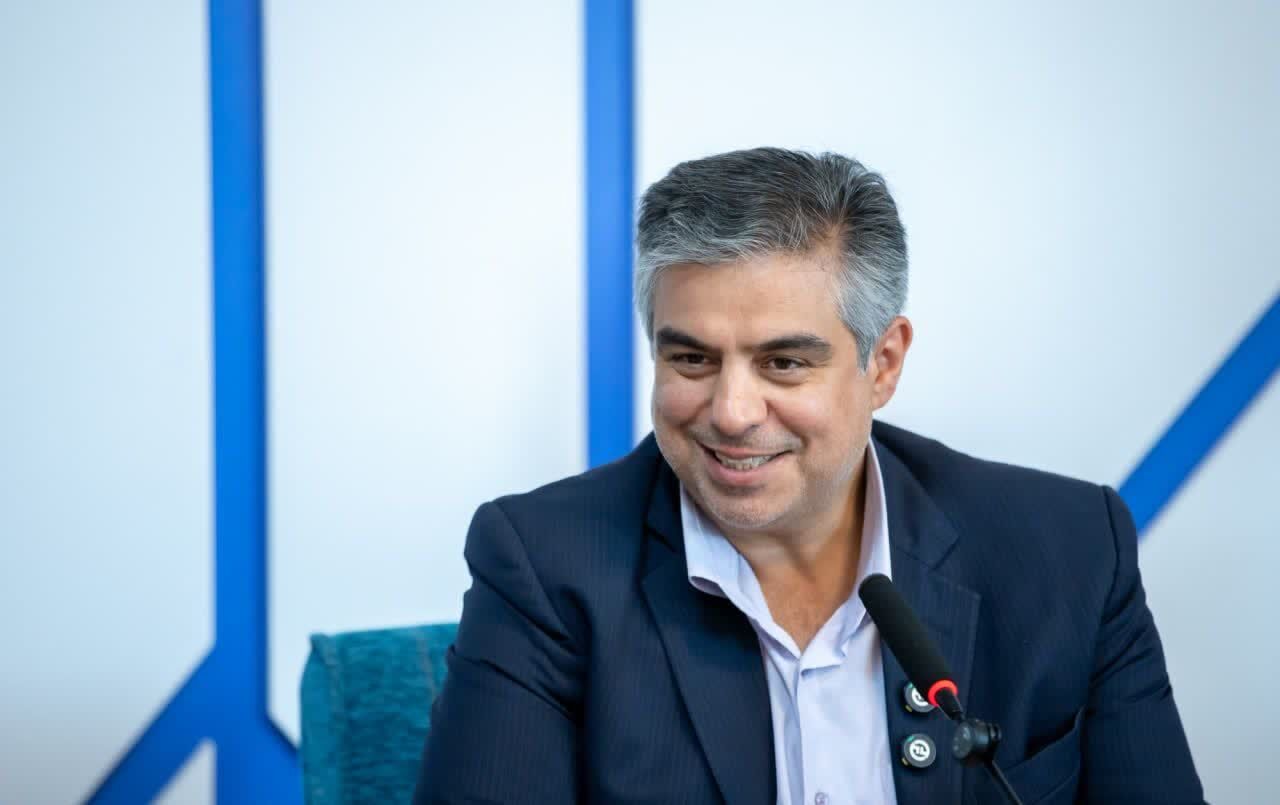 استاندار مرکزی: دانشجویان سرمایه‌های بی‌بدیل توسعه پایدار کشور هستند