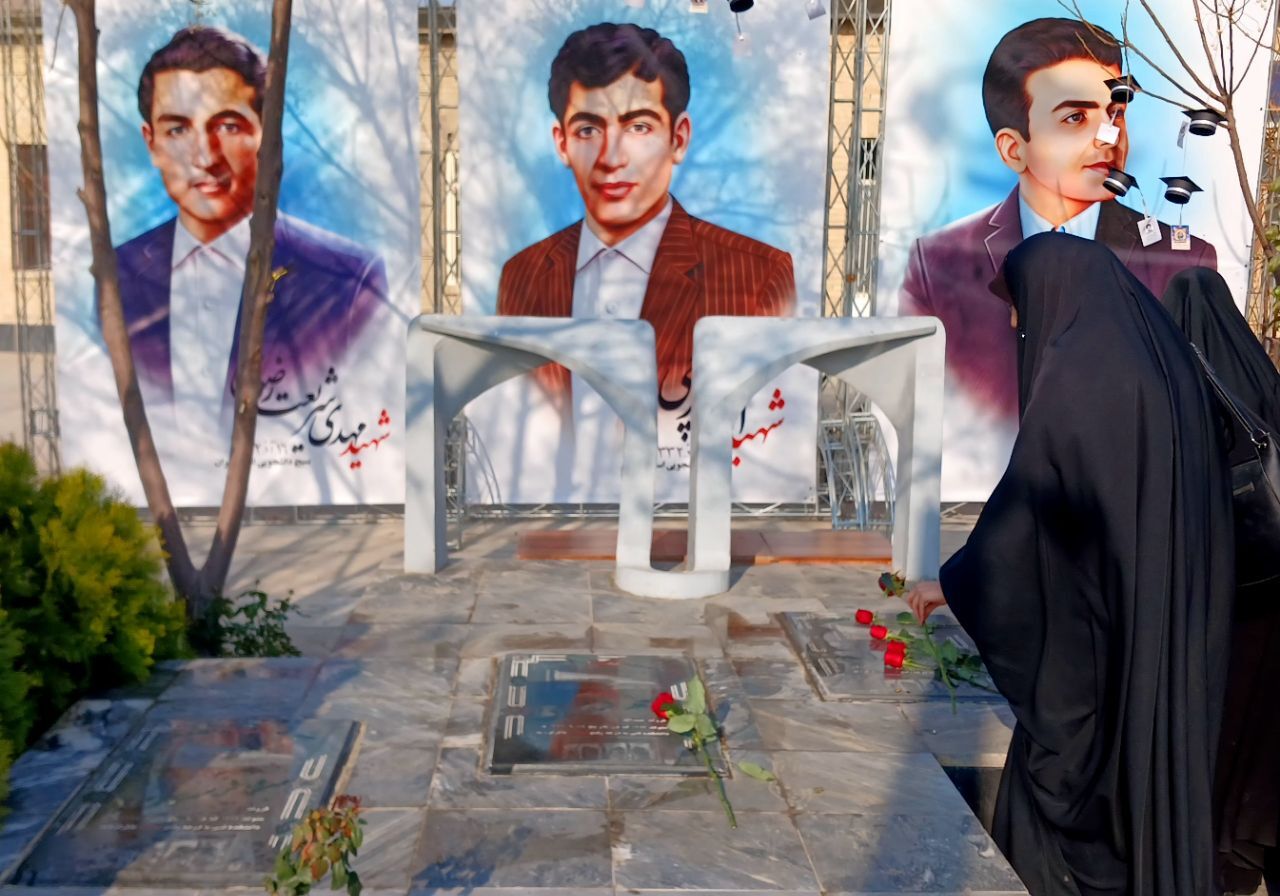 آیین بزرگداشت هفتاد و دومین سالگرد شهدای دانشجو در امامزاده عبدالله ری برگزار شد