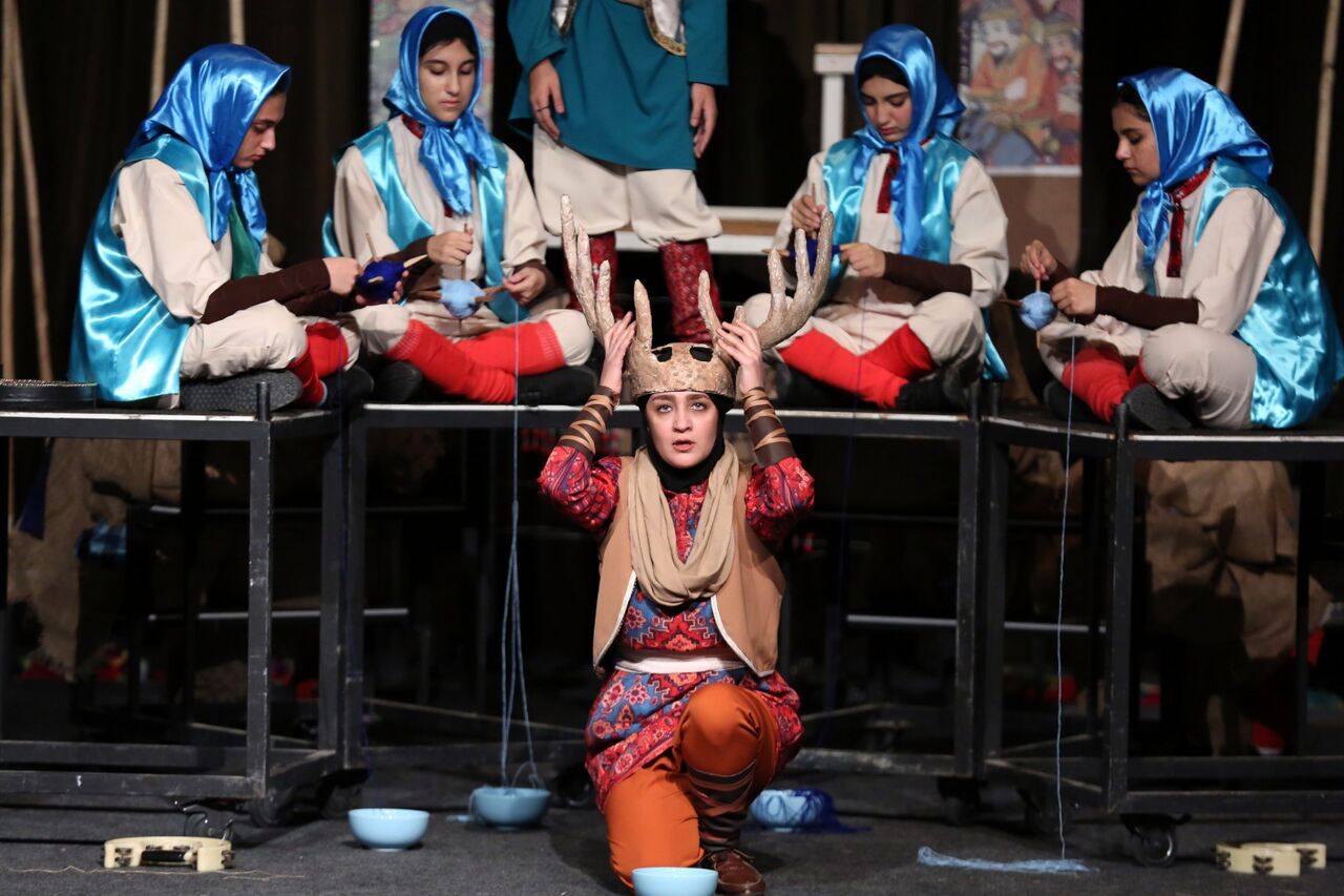 کارگردان تئاتر: ادبیات نمایشی مخصوص نوجوانان در همدان مغفول مانده است