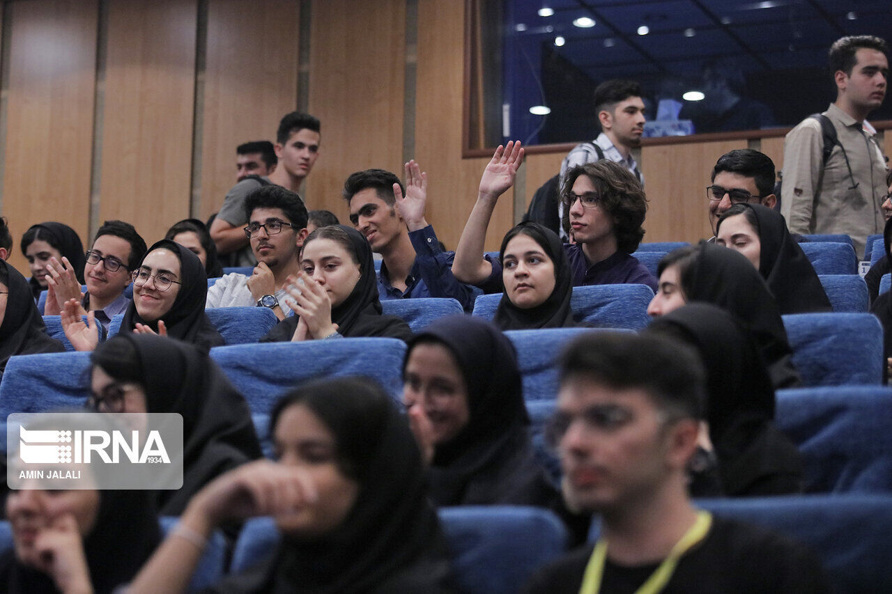 نسل امروز با انگیزههای متفاوت؛ راه بازگشت نشاط دانشجویی چیست؟