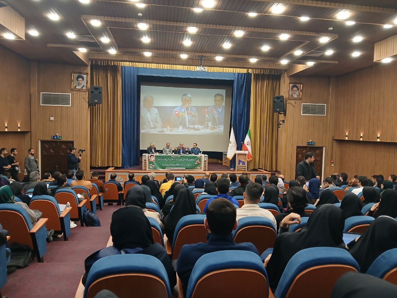 وزیر فرهنگ: روز دانشجو فرصتی برای بهره‌برداری از نقد و نگاه دانشجویان است