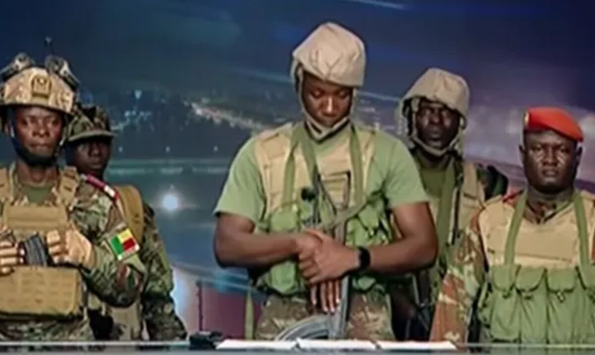 تازه‌ترین کودتا در غرب آفریقا/ نظامیان بنین از برکناری دولت خبر دادند