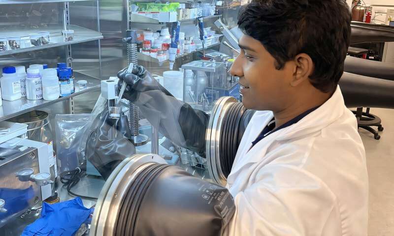 سپر اتمی برای باتری‌ها؛ کشف جدید برای جلوگیری از آتش‌سوزی و انفجار