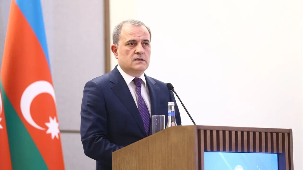 Predsednik Azerbajdžana İlham Əliyev sprejel iranskega zunanjega ministra Əraqčija, pričakuje se njegovo potovanje v Teheran