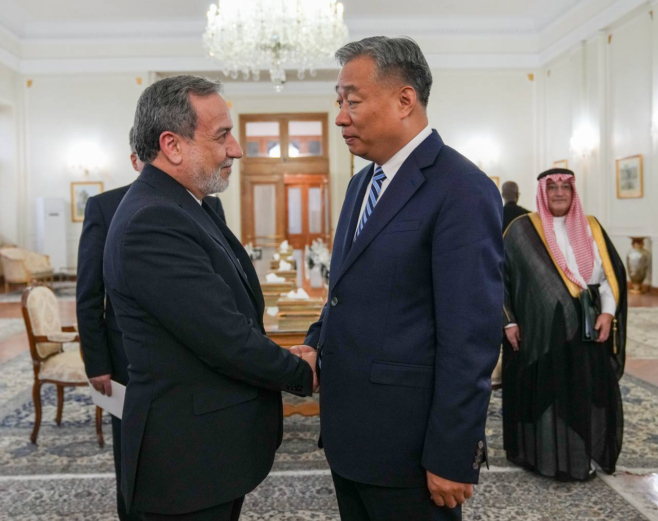 دیدار قائممقام وزیر امور خارجه عربستان سعودی و معاون وزیر امور خارجه چین با عراقچی