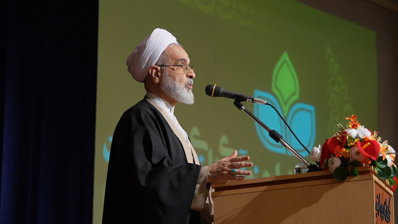 اعرافی: حوزه علمیه با نوآوری تبلیغی در مسیر پیشرفت حرکت می‌کند