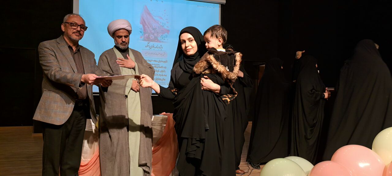 تجلیل از مادران ملاردی دهه ۶۰ دارای چهار فرزند+فیلم