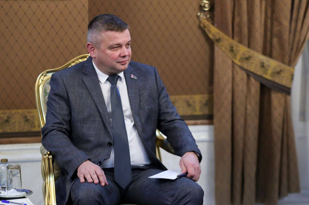 عارف: ایران برای توسعه روابط با بلاروس هیچ محدودیتی ندارد