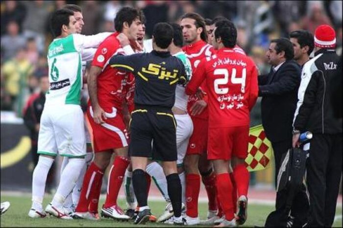 شور هواداری با چاشنی التهاب و خشونت در فوتبال ایران