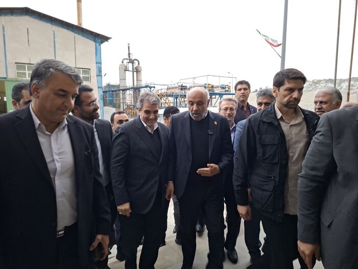 وزیر کار: مشارکت صنعت و دولت برای تامین مسکن کارگری در سمنان الگوی کشوری است