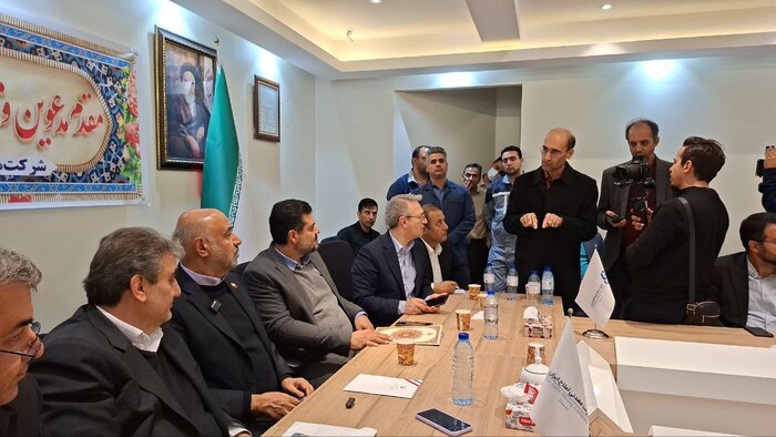 وزیر کار: مشارکت صنعت و دولت برای تامین مسکن کارگری در سمنان الگوی کشوری است