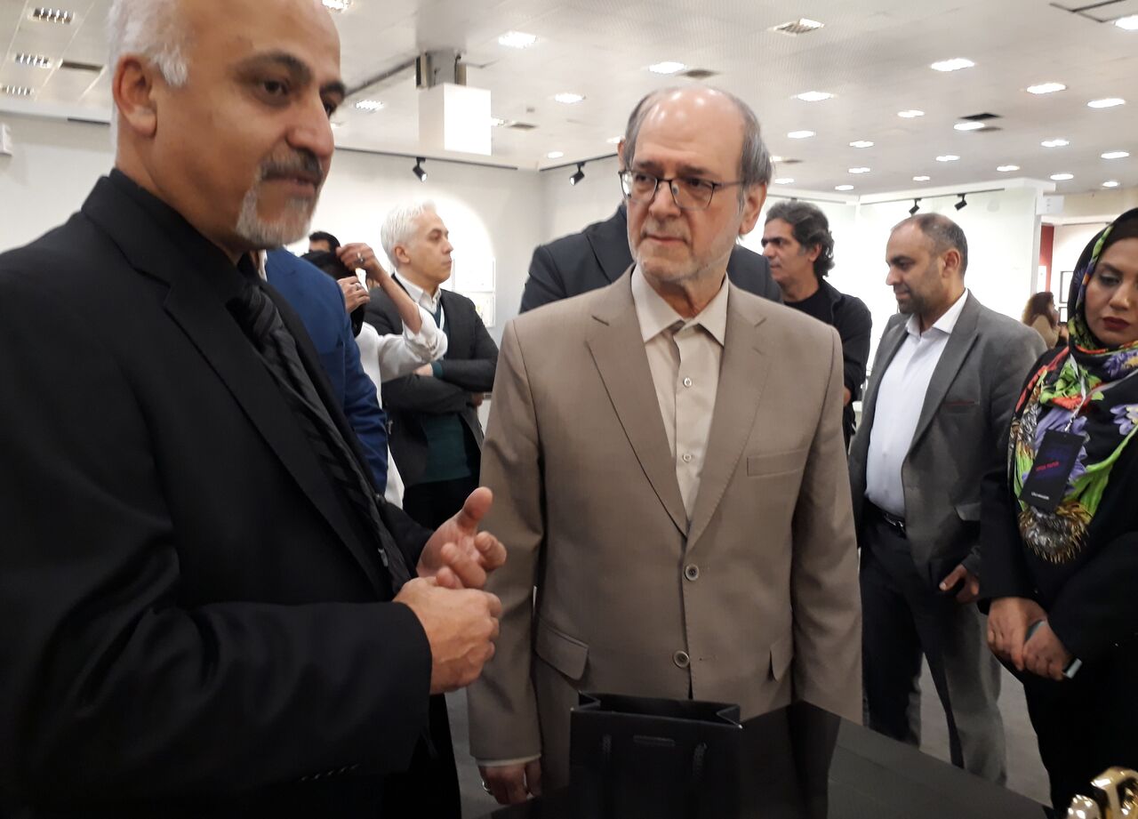 سرپرست معاونت هنری: آثار کاغذی در بحث فروش و اقتصاد هنر از ظرفیت بالایی برخوردار است