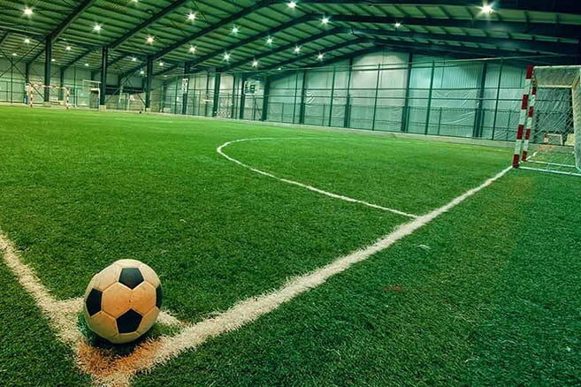 بهره‌برداری همزمان از ۳۰ چمن مصنوعی در مشهد