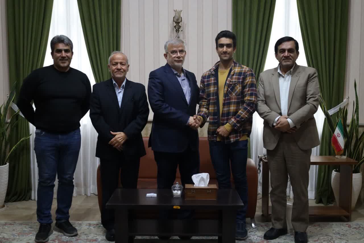 استاندار البرز از برترین رکابزن آسیا تجلیل کرد