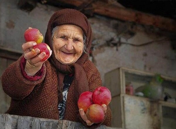 مادر؛ واژه‌ای که جهان بر محور مهر او می‌چرخد