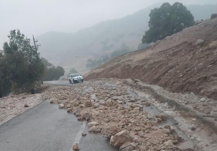 ریزش کوه موجب مسدود شدن جادههای بخش شهیون دزفول شد