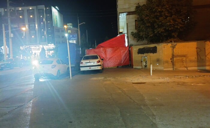 معضل سدمعبر در شیراز؛ عابران پیاده در خیابان، کاسبان در پیادهرو