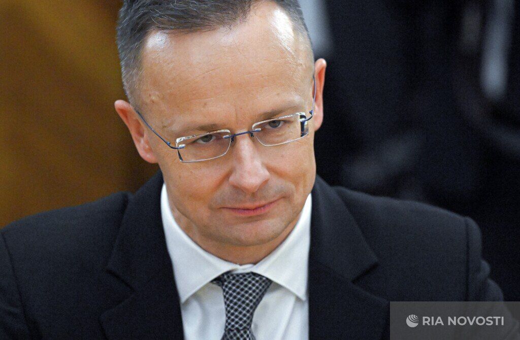 وزیر خارجه مجارستان: اتحادیه اروپا امنیت جهانی را به خطر می‌اندازد