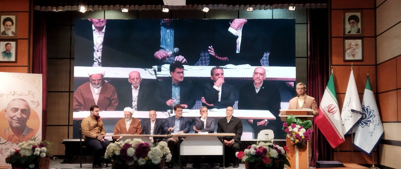 معلمان و اساتید باید خود را مقید به ترویج سیره فاطمی بدانند