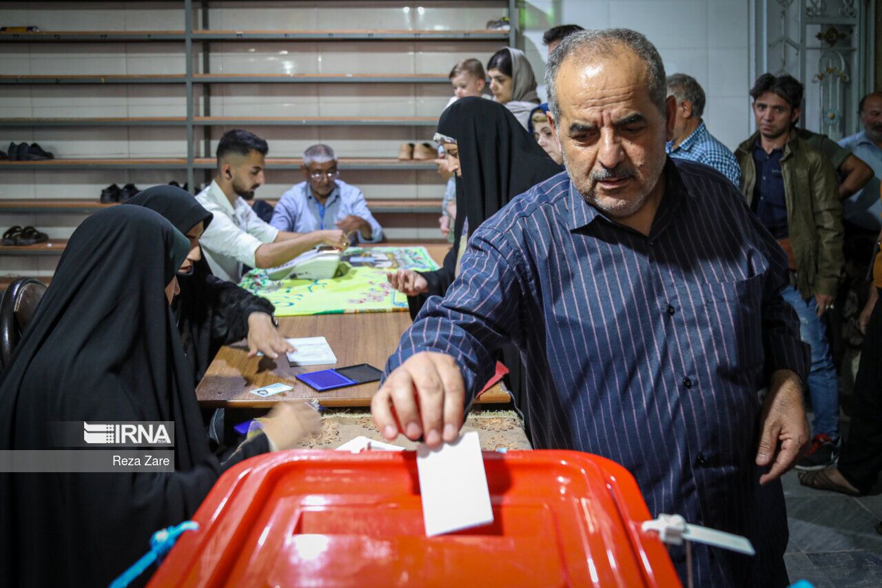فعال سیاسی: تناسبی شدن به رقابت انتخابات کمک می‌کند/ ضرورت افزایش کرسی‌های شورای شهر تهران