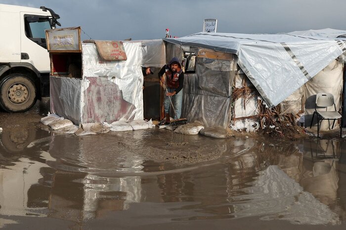 یونیسف: بارشها جان ۸۰۰ هزار نفر را در غزه تهدید میکند/ جان باختن ۱۲ شهروند فلسطینی