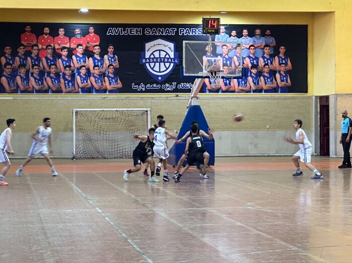 تیم آویژه صنعت مشهد با اقتدار راهی مرحله بعدی لیگ بسکتبال نوجوانان کشور شد