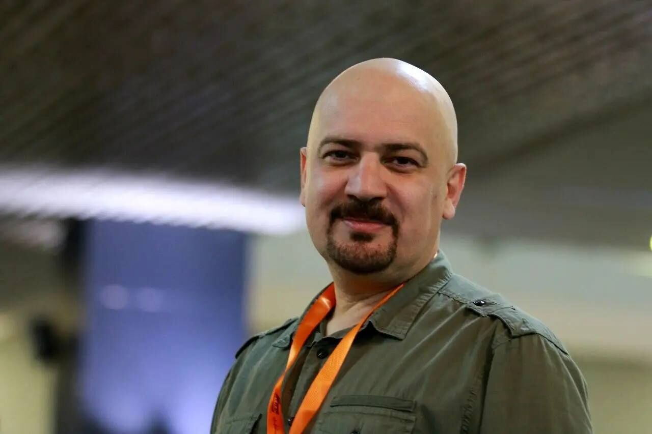 حال مهرداد اسکویی خوب است/ عمل موفقیت‌آمیز مستندساز ایرانی 