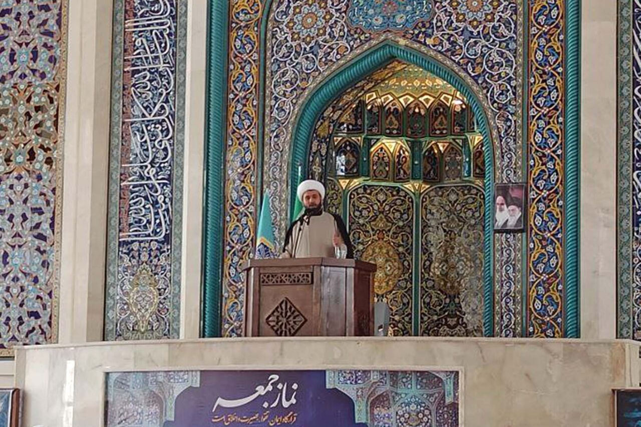 خطیب جمعه کیش: برای عزت و سربلندی ایران از استعدادهای جوانان استفاده کنیم