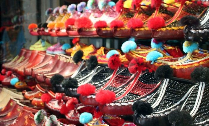 چراغ خاموش هنر چاروق دوزی در زنجان