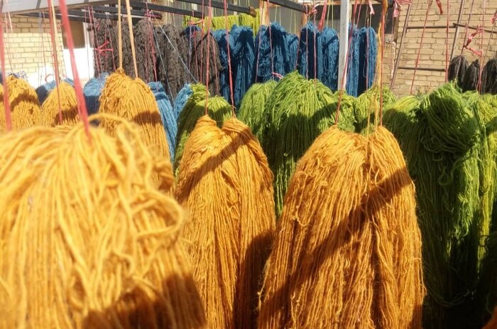 فعال اقتصادی: تولید زیراندازها و دست‌بافته‌های بی‌نظیر ایرانی حاصل رنگرزی مطلوب پشم است