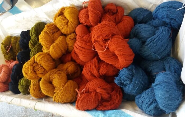 فعال اقتصادی: تولید زیراندازها و دستبافتههای بینظیر ایرانی حاصل رنگرزی مطلوب پشم است