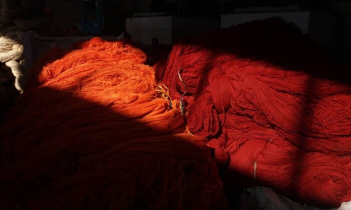 فعال اقتصادی: تولید زیراندازها و دست‌بافته‌های بی‌نظیر ایرانی حاصل رنگرزی مطلوب پشم است