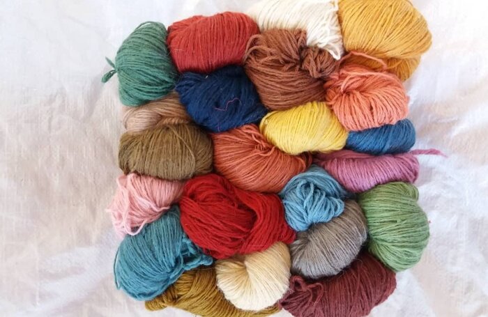 فعال اقتصادی: تولید زیراندازها و دست‌بافته‌های بی‌نظیر ایرانی حاصل رنگرزی مطلوب پشم است