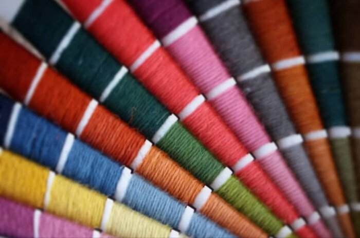 فعال اقتصادی: تولید زیراندازها و دست‌بافته‌های بی‌نظیر ایرانی حاصل رنگرزی مطلوب پشم است