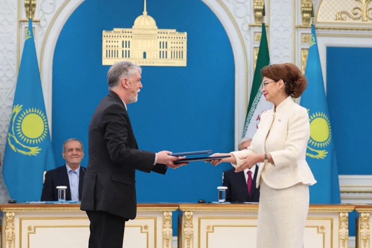 إيران وكازاخستان تتخذان خطوة جديدة في تعميق التعاون الثقافي وتوقعان مذكرة تفاهم سينمائية إيران وكازاخستان تتخذان خطوة جديدة في تعميق التعاون الثقافي وتوقعان مذكرة تفاهم سينمائية