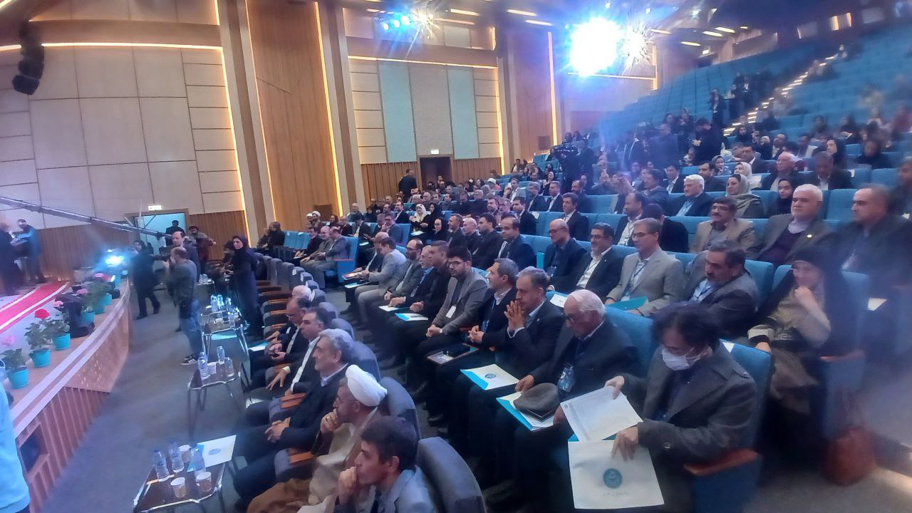 برگزیدگان سی و چهارمین جشنواره پژوهش و فناوری دانشگاه تهران تجلیل شدند