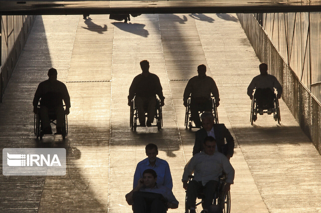 دانشجویان دارای معلولیت و نامناسب بودن فضاهای دانشگاهی/دستگاه‌های متولی توجه کنند