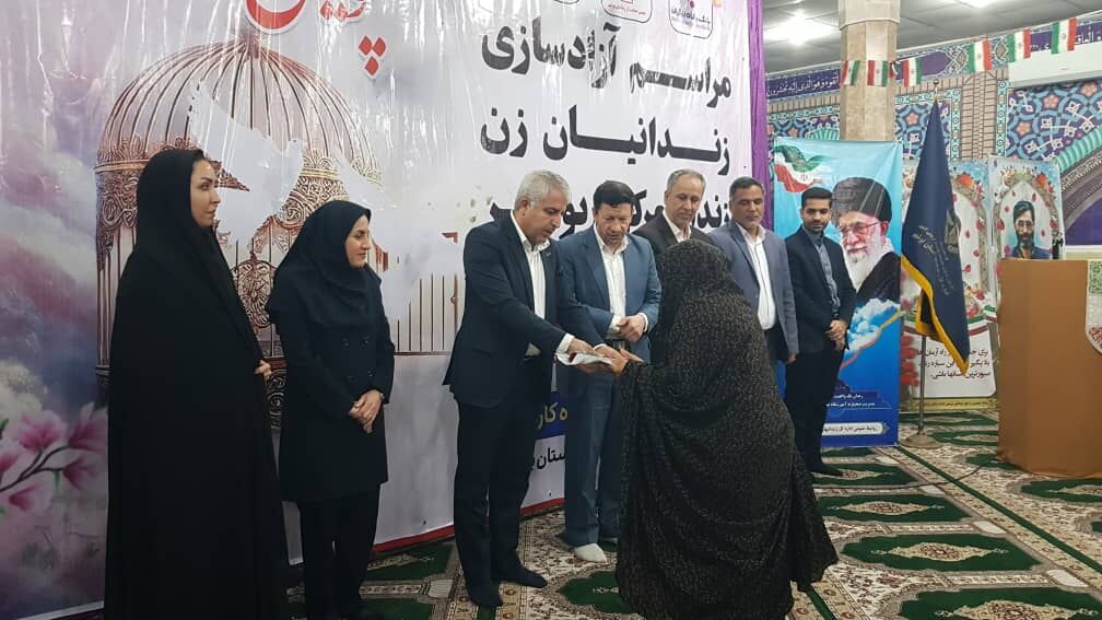 ۶ زندانی زن جرائم غیر عمد بوشهر به آغوش خانواده بازگشتند ۶ زندانی زن جرائم غیر عمد بوشهر به آغوش خانواده بازگشتند