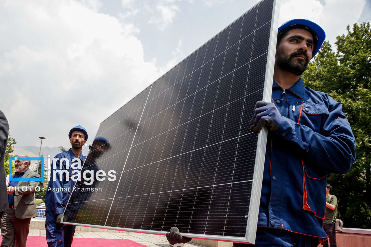 بختیاری: پروژه خورشیدی حمایتی کمیته امداد، نجاتبخش دهکهای پایین جامعه است