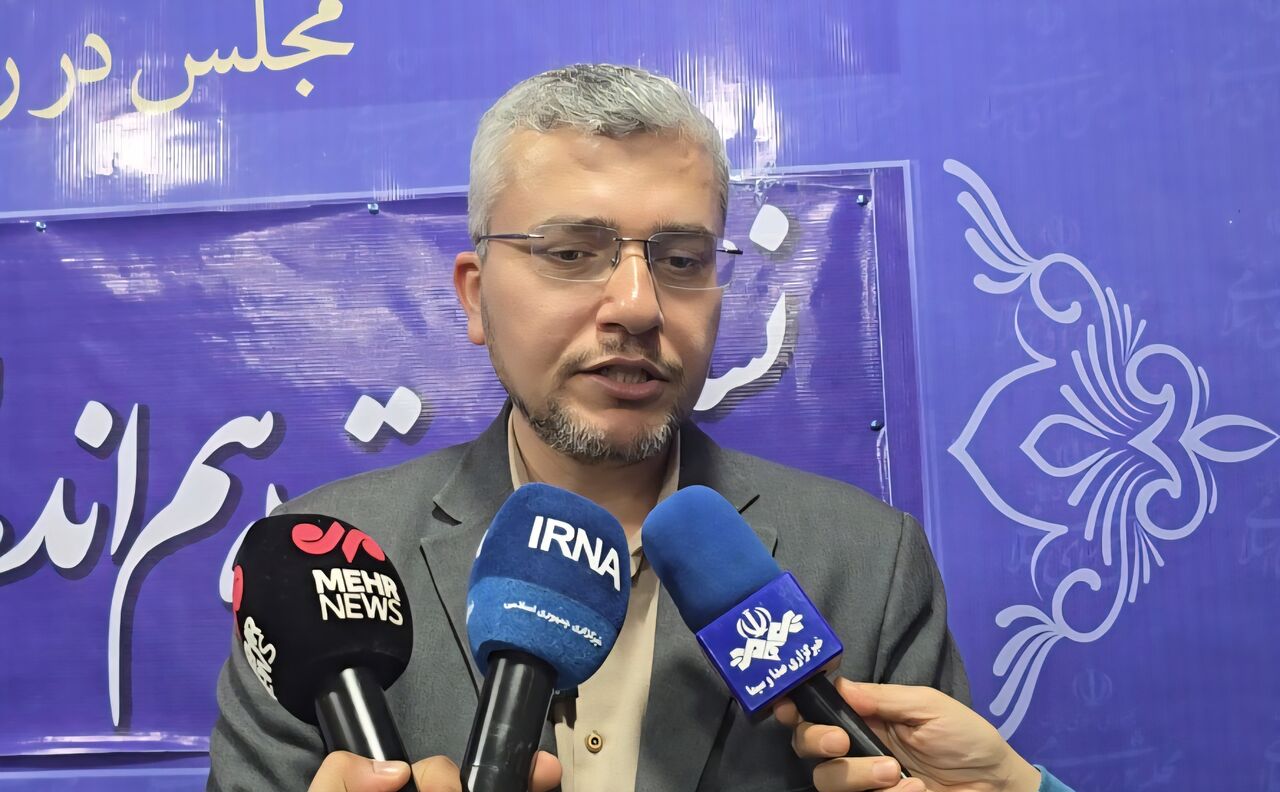 نماینده دشتستان: کالابرگ الکترونیک راهکار مهار تورم است نماینده دشتستان: کالابرگ الکترونیک راهکار مهار تورم است