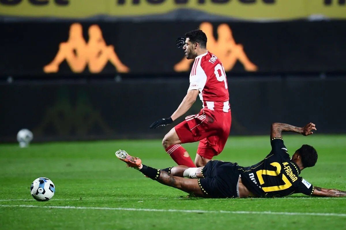 تساوی المپیاکو با ۲ اخراجی؛ سهم طارمی در یک کارت قرمز